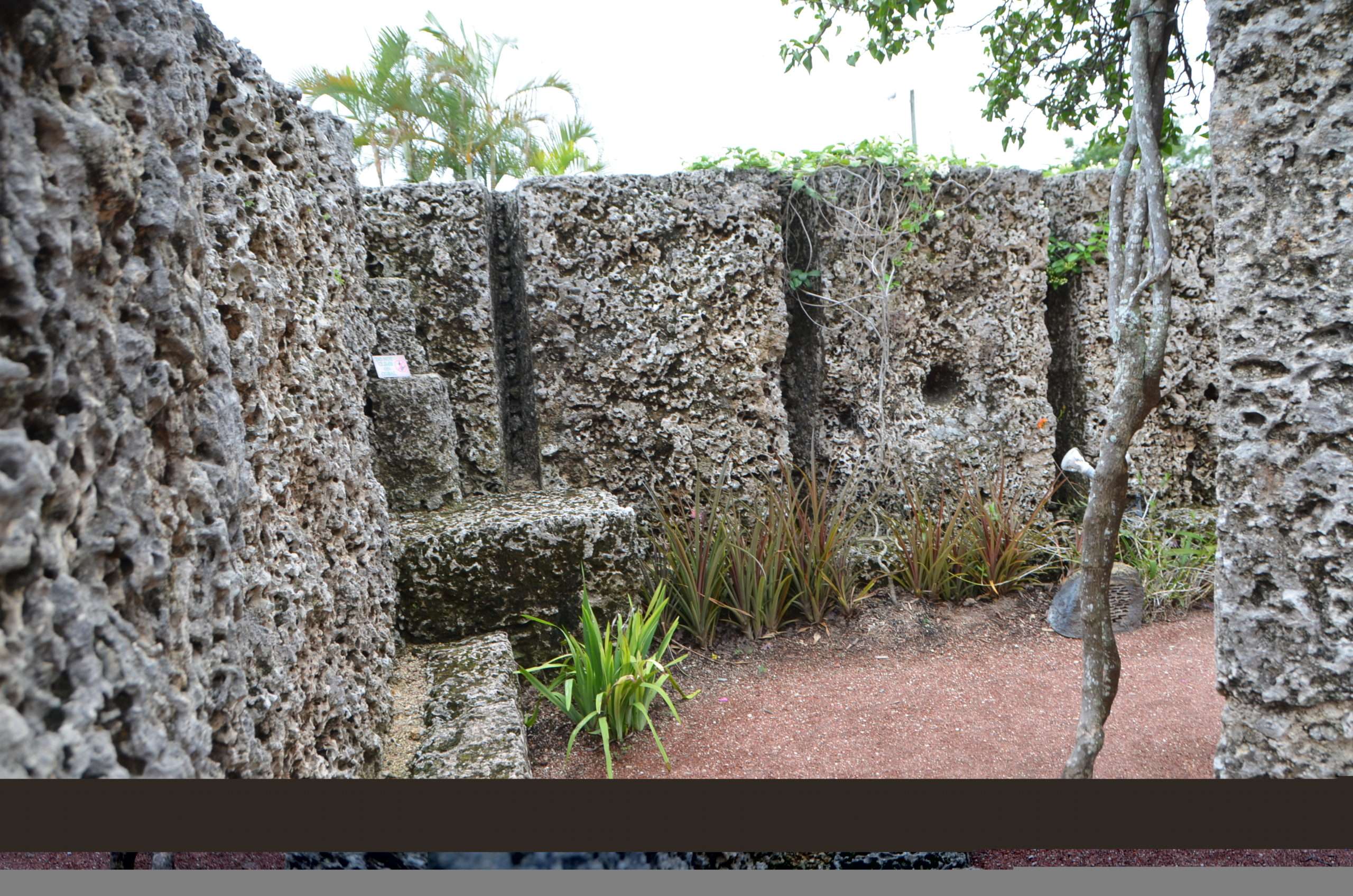 Coral Castle: Megalithic Mystery or Romantic Testimonial? 10