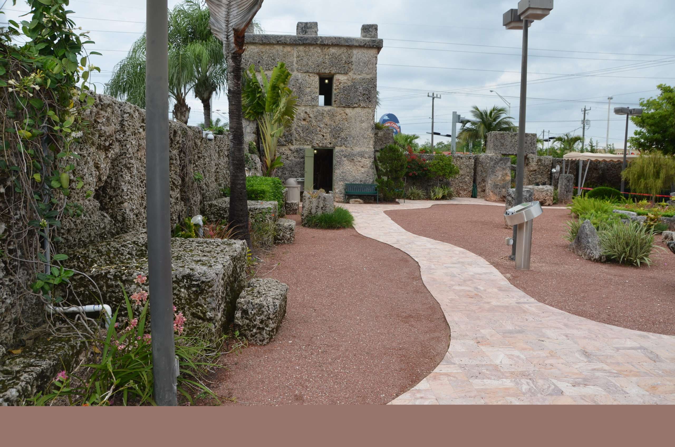 Coral Castle: Megalithic Mystery or Romantic Testimonial? 13