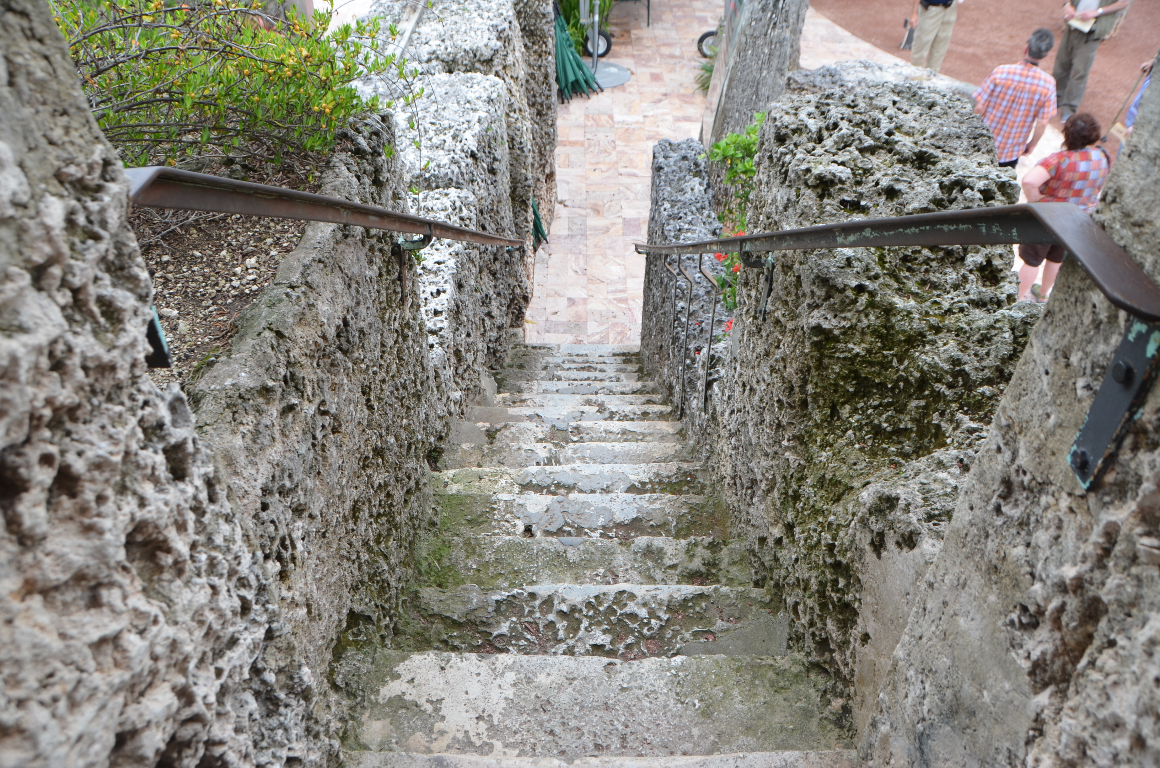 Coral Castle: Megalithic Mystery or Romantic Testimonial? 32