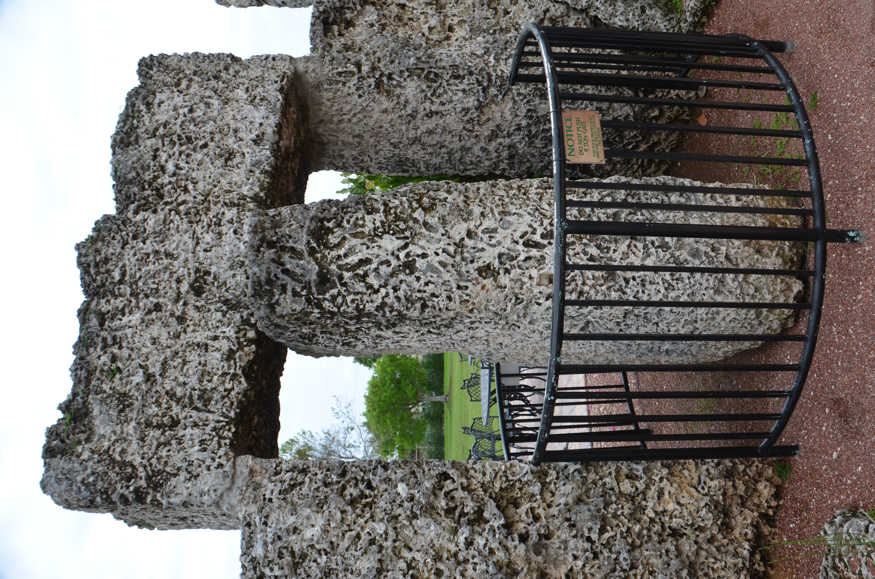 Coral Castle: Megalithic Mystery or Romantic Testimonial? 44