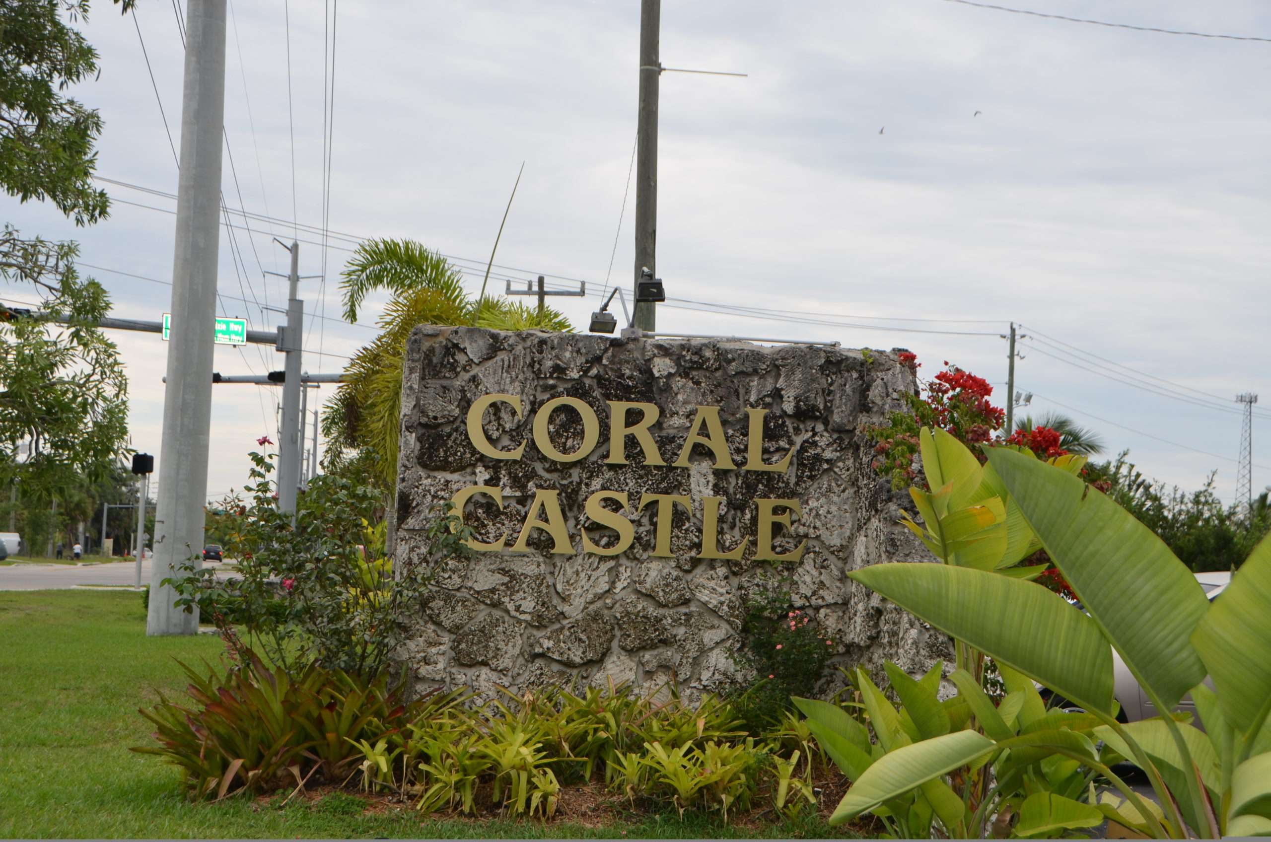 Coral Castle: Megalithic Mystery or Romantic Testimonial? 4